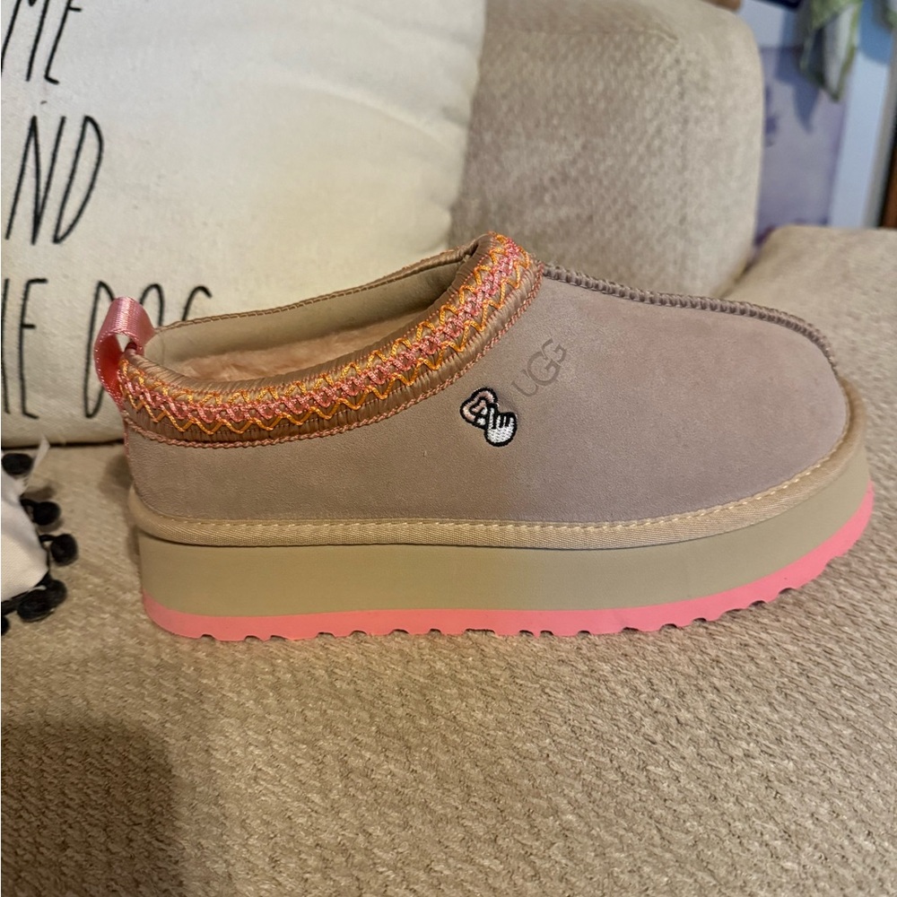 💕UGG Tazz Love 2025 pink and beige platforms💕